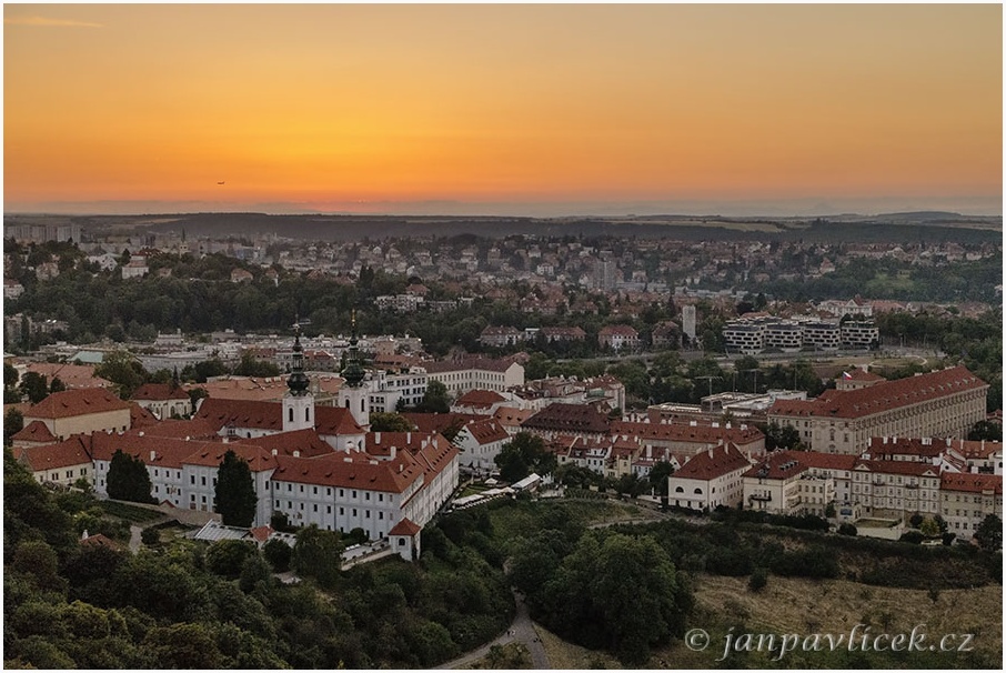 Břevnovský klášter z Petřínské rozhledny