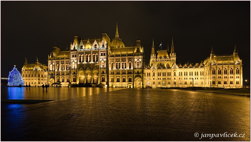 BUDAPEŠŤ PARLAMENT, V-pohled