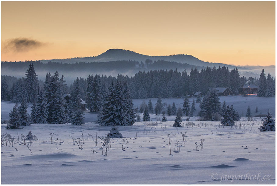 Filipova huť, Velký Roklan (1453 m), Malý Roklan (1399 m) po západu slunce