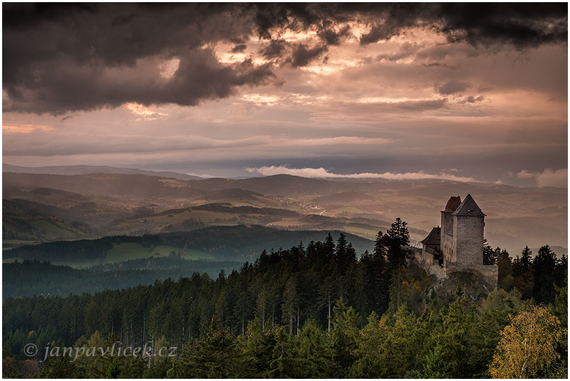 Kašperk před bouřkou , Šumava