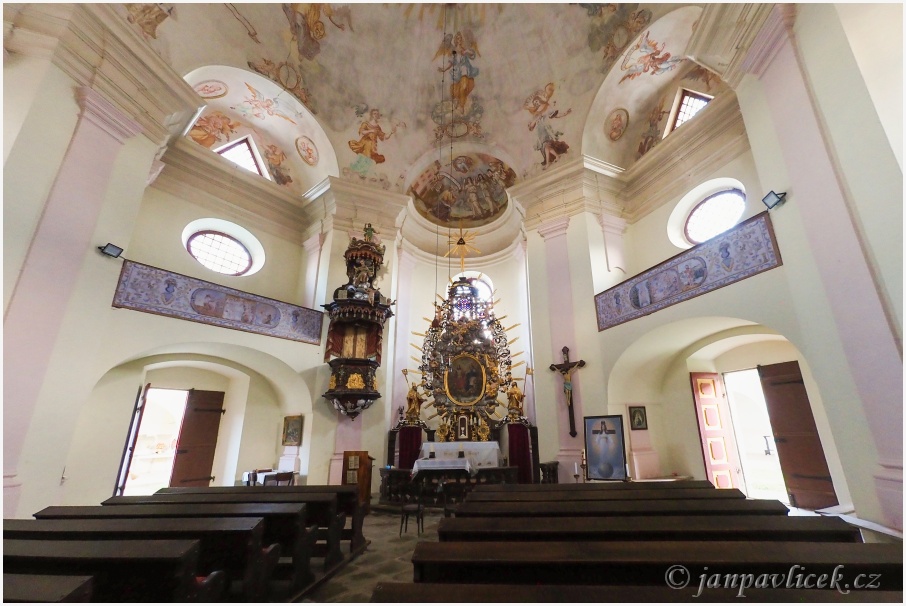 KOSTEL NEJSVĚTĚJŠÍ  TROJICE, TRHOVE SVINY