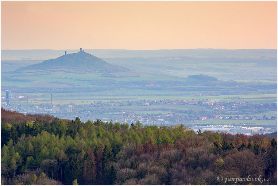 Krkavčí skála-J pohled-Hazmburk (418 m)