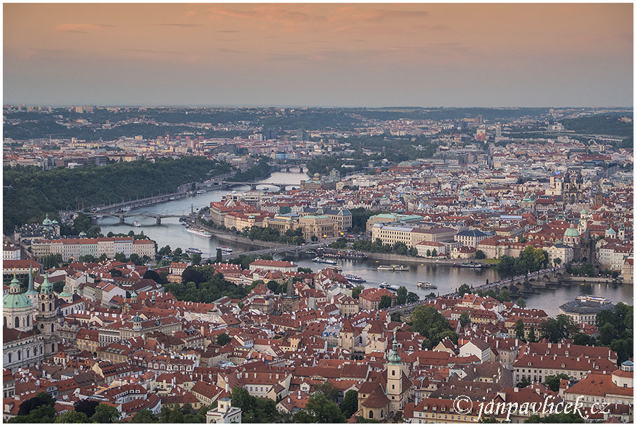 Pražské mosty z Petřínské rozhledny