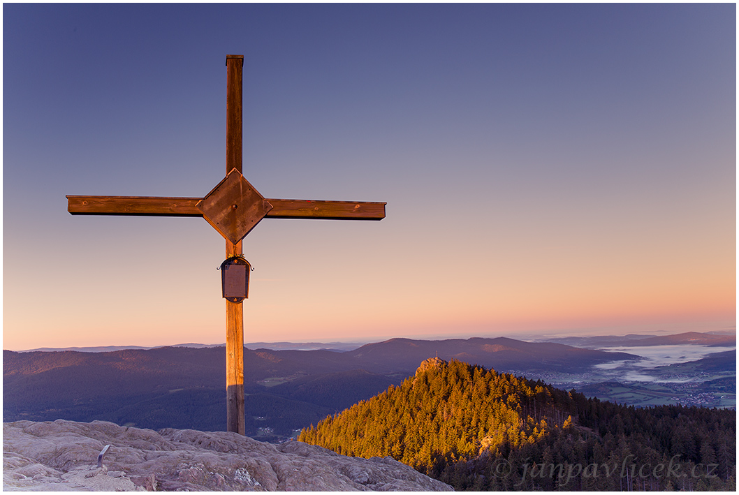 Velký Ostrý / Großer Osser (1293 m) vzadu Malý Ostrý/Kleiner Osser (1266 m)